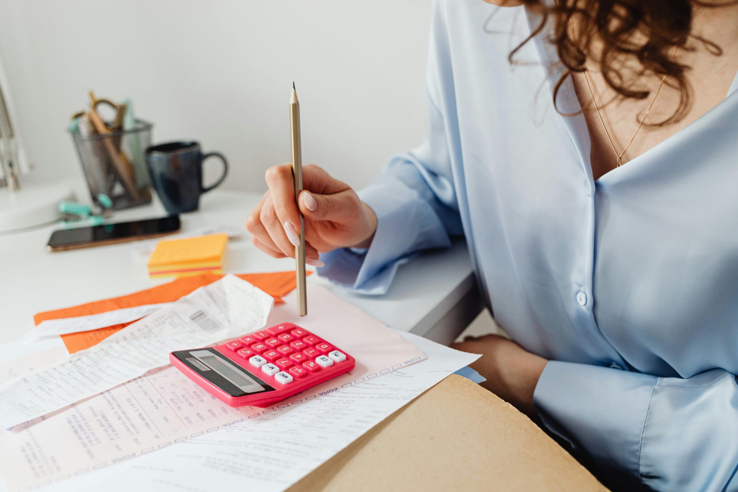 Bookkeeping Virtual Assistants - woman bookkeeping